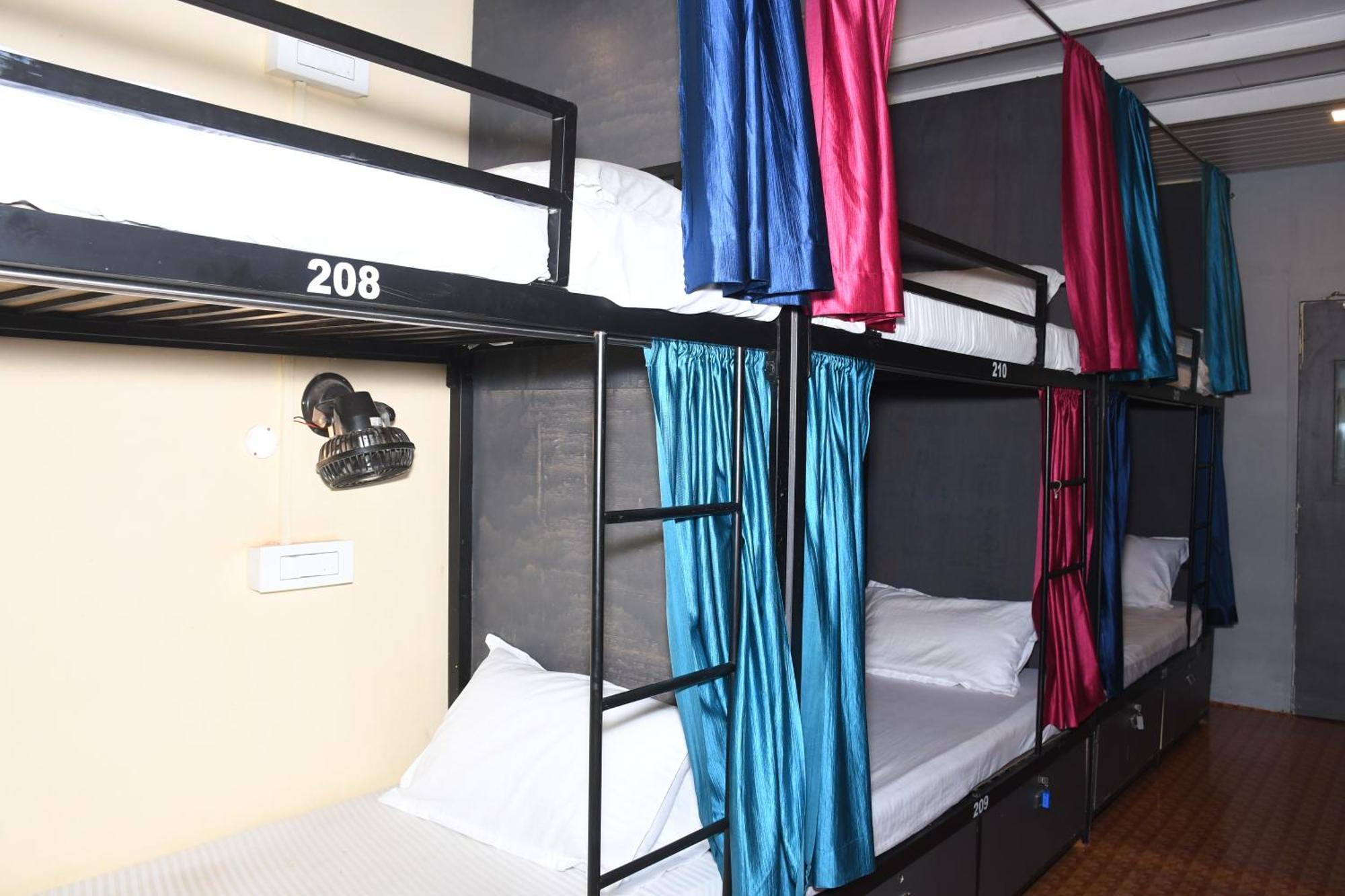 New Dormitory Afra Мумбаї Екстер'єр фото