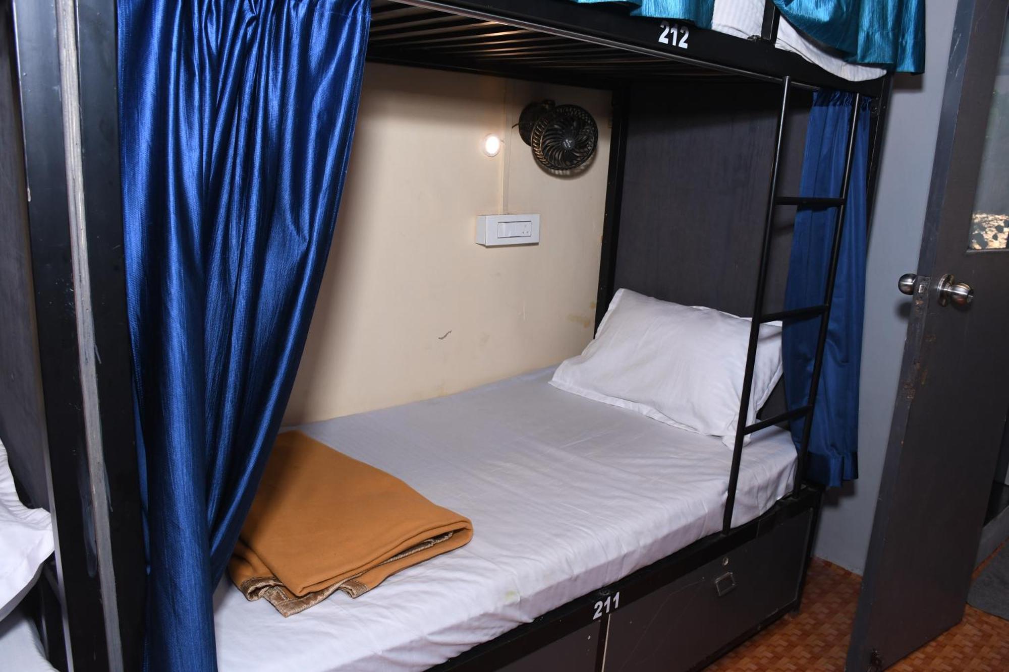 New Dormitory Afra Мумбаї Екстер'єр фото